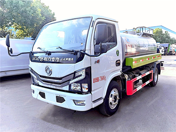 改工藝、提質(zhì)量東風(fēng)多利卡D6灑水車3-5噸市場(chǎng)的領(lǐng)航員