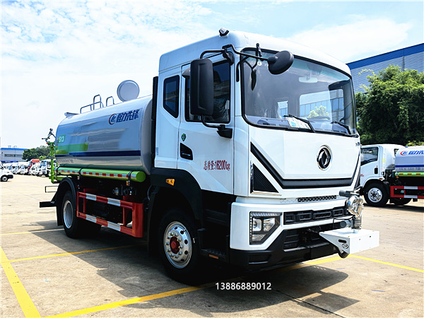 東風(fēng)多利卡D9新款霧炮車(chē)