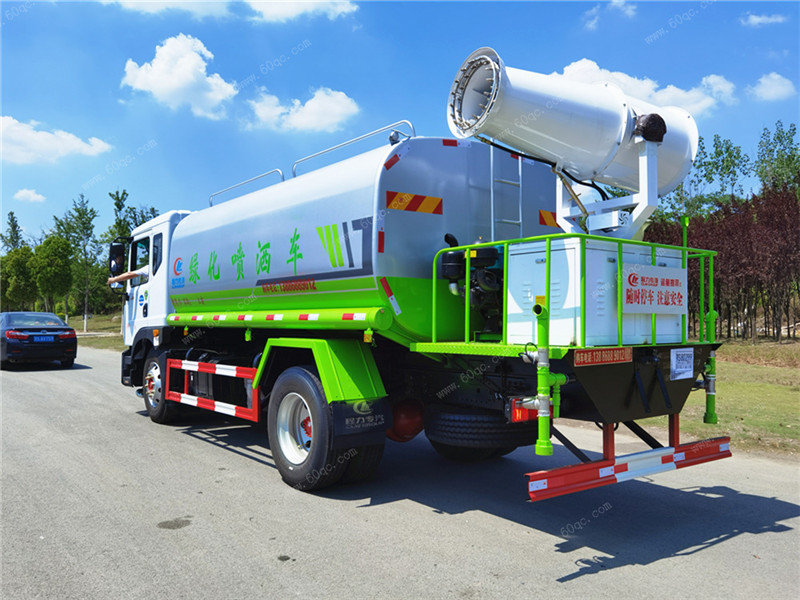 霧炮車廠家助力國家環(huán)保建設，國外局勢任然緊張！